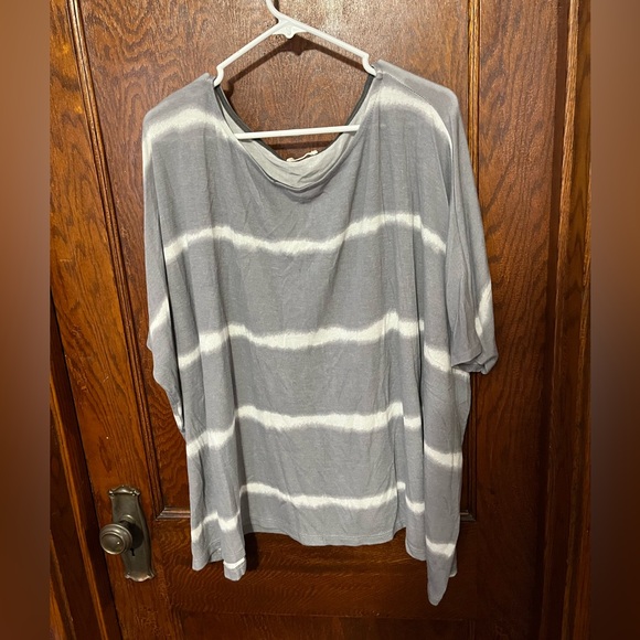 Gray and white striped tee size 1x - Picture 1 of 1